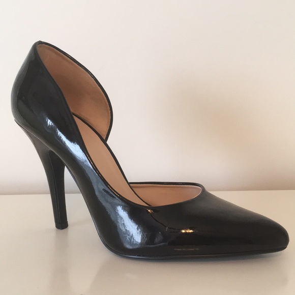 Black Patent Pump Heels 💥 Heart in D - Picture 1 of 7
